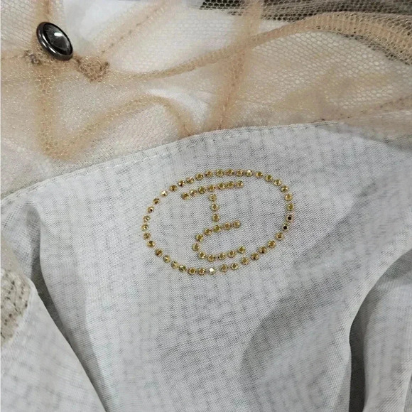 Thamara Capelao Tiered Blouse - Picture 3 of 6